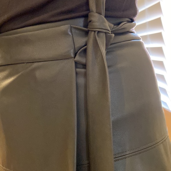 Aritzia Wilfred leather skirt - Picture 7 of 7